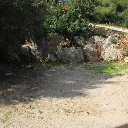With Parking Space - 8531 Vis