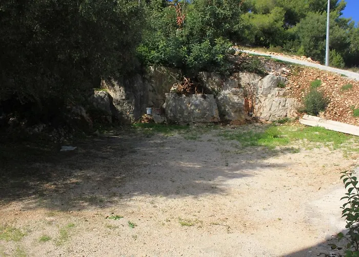With Parking Space - 8531 Vis